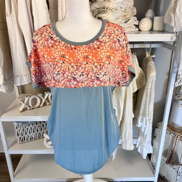 Grace & Emma sz. medium Floral Tee soft girl, floral, casual, every day  2666 - Picture 1 of 8